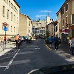 Au Pied De La Cite *